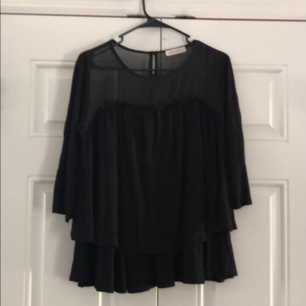 Pebble and Stone black Top
